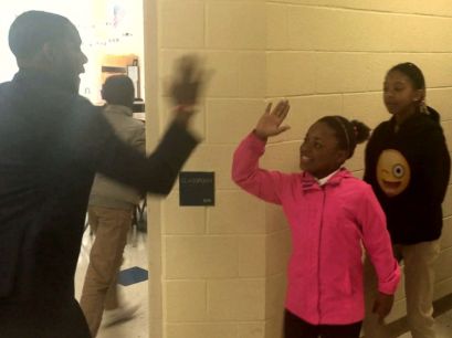 HT-teacher-handshake-04-jef-170201_4x3_992